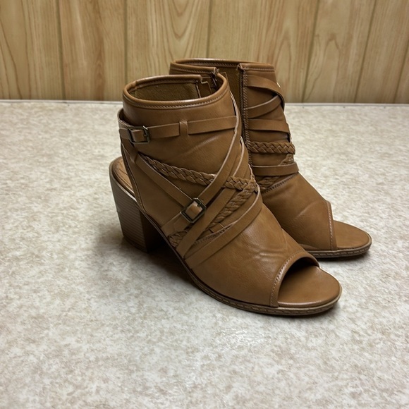 Maurice’s Women's Tan Heeled Sandals. Size 10 - Picture 4 of 5